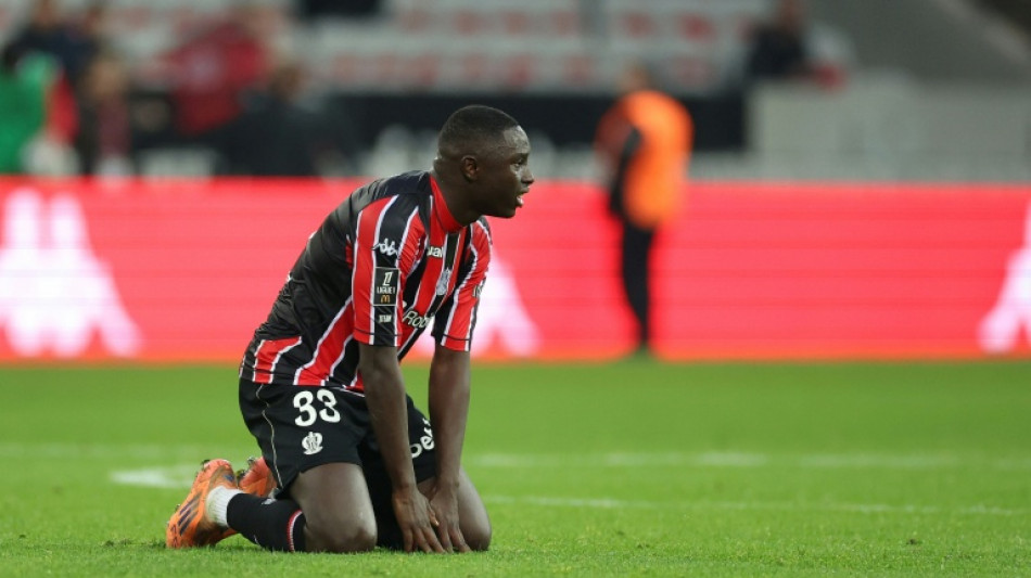 Ligue 1: Nice s'enfonce dans la crise, Auxerre laisse la dernière place à Metz