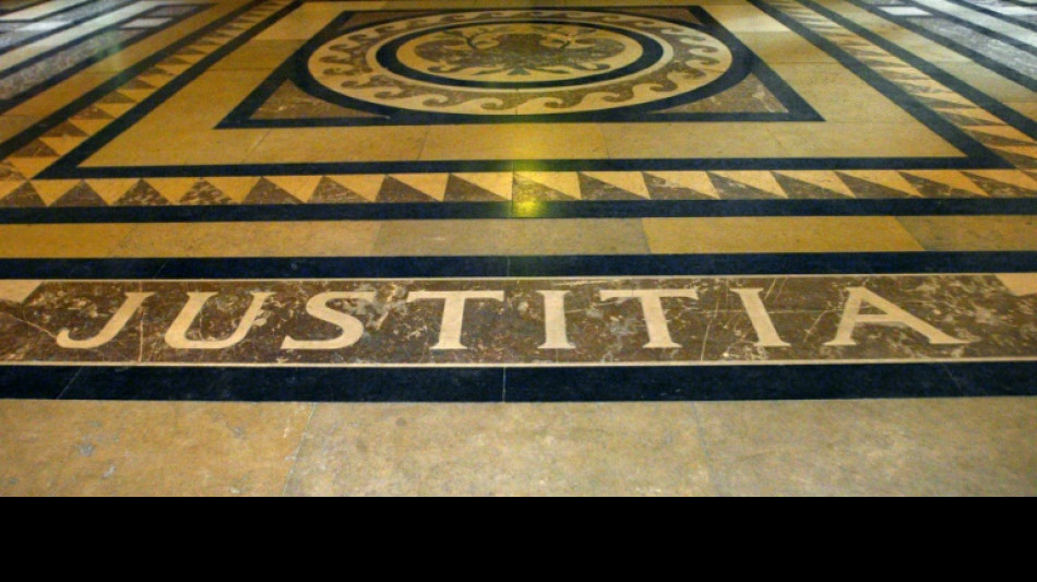 Betrugsprozess gegen mutma&szlig;liche Clanmitglieder in D&uuml;sseldorf begonnen