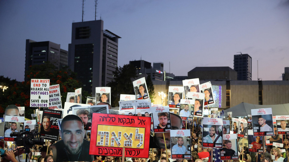 Migliaia a Tel Aviv manifestano per la fine della guerra a Gaza