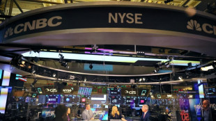 Wall Street commence la semaine en l&eacute;g&egrave;re baisse