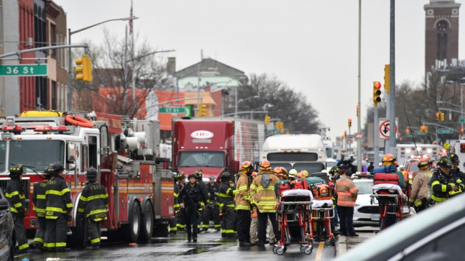 Au moins 16 bless&eacute;s apr&egrave;s des tirs dans le m&eacute;tro de New York, un suspect recherch&eacute;