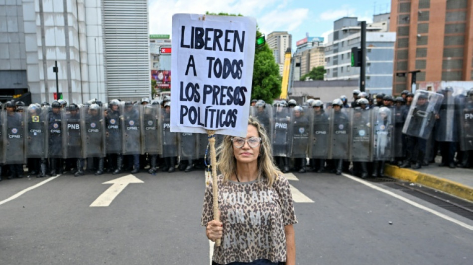Libres antiguos presos pol&iacute;ticos en Venezuela, los primeros de cientos de excarcelaciones previstas