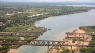 Effondrement d'un pont au Br&eacute;sil: de nouveaux corps retrouv&eacute;s, risque de pollution limit&eacute;