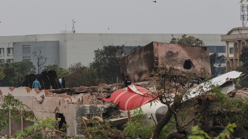 Aereo caduto, ispezioni extra in India su tutti Boeing 787