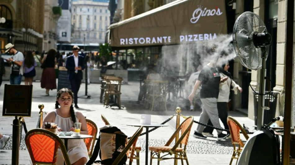 Nouveaux pics de chaleur in&eacute;dits en Europe de l'Ouest, les critiques fusent en France