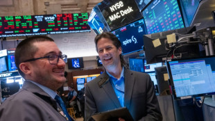 Wall Street modestement dans le vert, apr&egrave;s un record pour le Dow Jones 