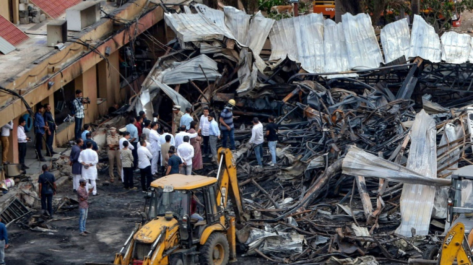 Un incendio en un parque de atracciones de India deja 27 muertos, entre ellos 4 ni&ntilde;os