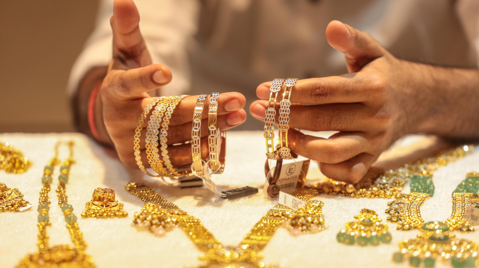 L'oro in calo a 4.488,79 dollari l'oncia