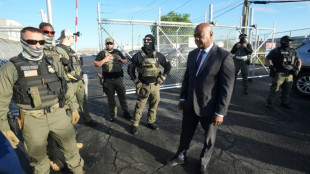 Combate en Newark contra megacentro de detenci&oacute;n de migrantes pedido por Trump 