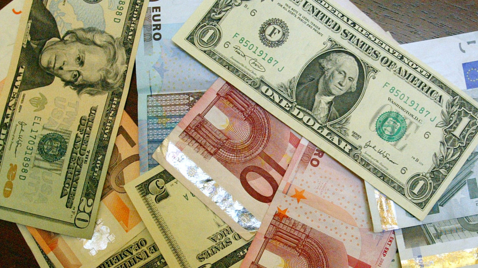 L'euro &egrave; stabile in avvio a 1,0766 dollari