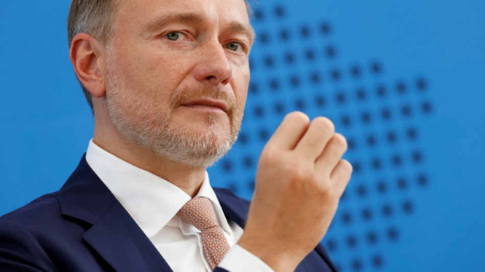Lindner und Buschmann: Sozialleistungen f&uuml;r Fl&uuml;chtlinge deutlich senken