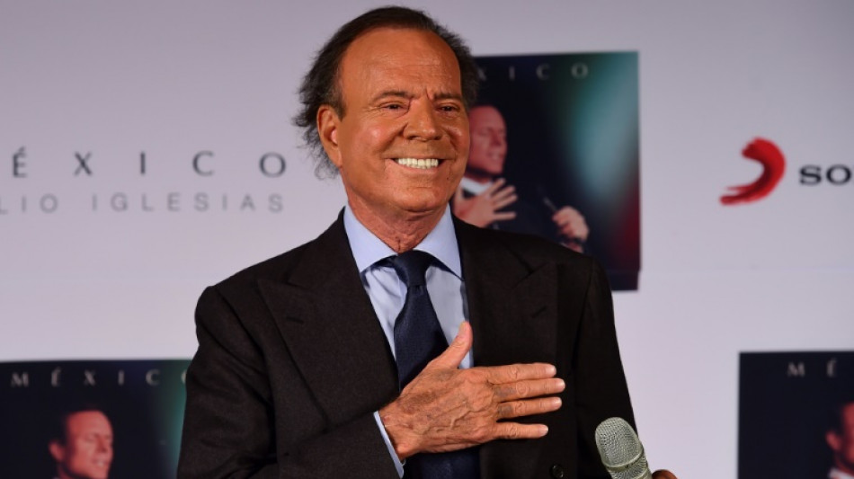 Julio Iglesias weist Vorw&uuml;rfe der sexuellen Gewalt als "komplett falsch" zur&uuml;ck