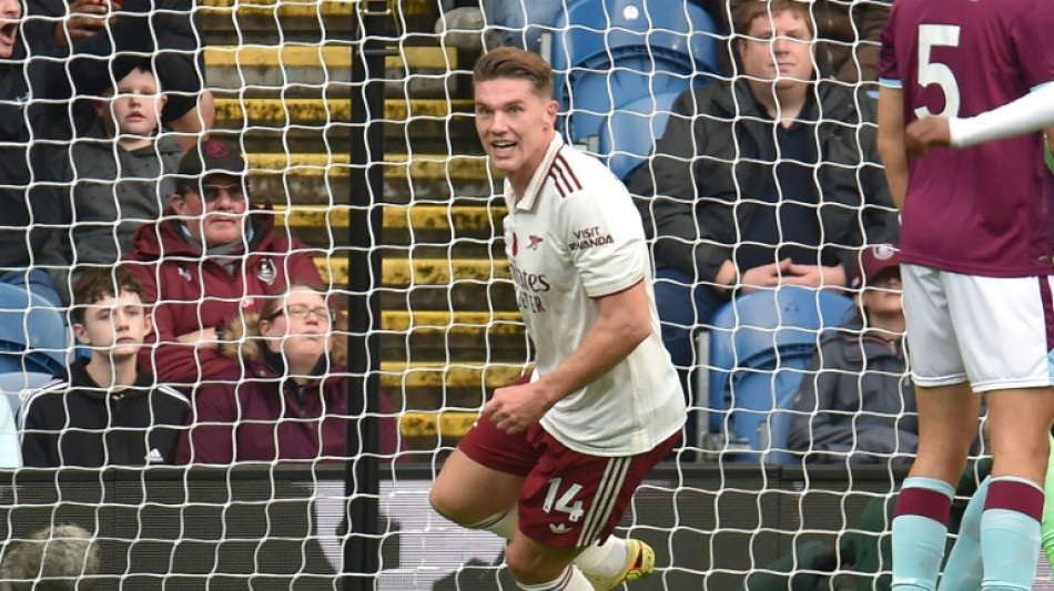 Arsenal vence Burnley e segue firme na liderança do Inglês