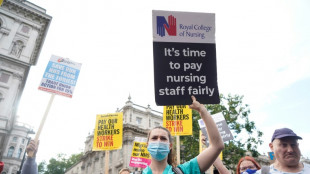 Las enfermeras brit&aacute;nicas emprenden una huelga sin precedentes por mejoras salariales