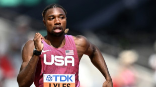 Lyles cruises into 200m semis in quest for sprint double