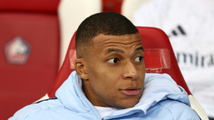 Affaire Mbapp&eacute;: le joueur r&eacute;serve ses explications &agrave; la justice alors que la presse s'emballe