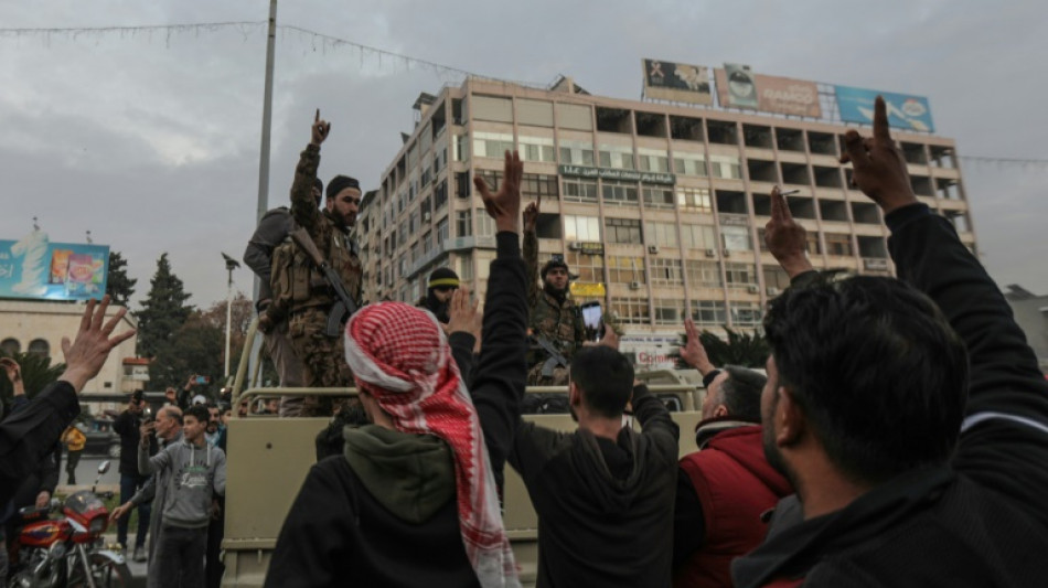 Rebeldes s&iacute;rios se aproximam de Homs e afirmam que objetivo &eacute; 'derrubar' o regime Assad