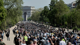 A Paris, des milliers de motards manifestent contre le contr&ocirc;le technique obligatoire