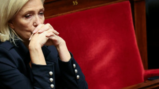 Le Pen se juega su candidatura a la presidencial en juicio en Francia