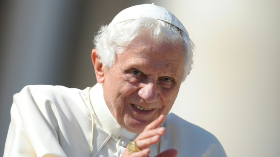 Le pape Fran&ccedil;ois s'adresse aux fid&egrave;les au lendemain de la mort de Beno&icirc;t XVI