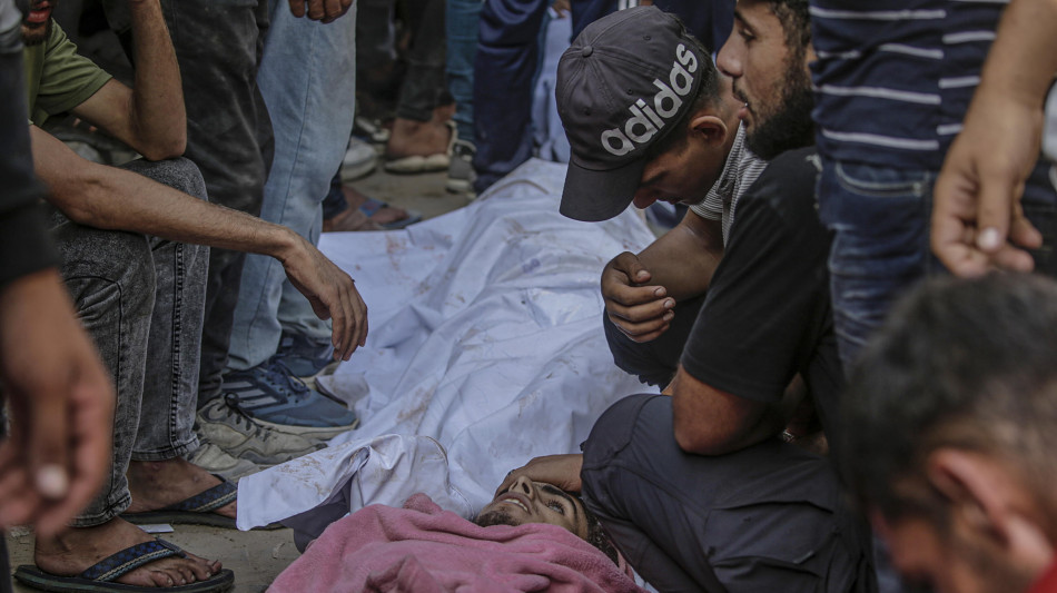 Salgono a 98 i morti a Gaza dall'alba di oggi