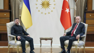 Sem Zelensky, delegação ucraniana vai a Istambul para negociar paz com a Rússia