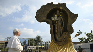 Il Papa, 'nessuno sia lasciato solo ad affrontare le avversit&agrave;'