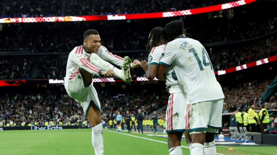 Real Madrid goleia Sevilla (4-1) com dois gols de Mbapp&eacute; e &eacute; 3&ordm; no Espanhol