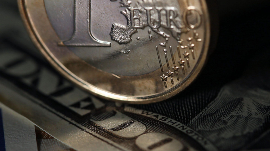 L'euro &egrave; in calo, a 1,1367 dollari