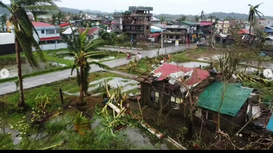 El tif&oacute;n Man-yi pierde fuerza tras atravesar la principal isla de Filipinas