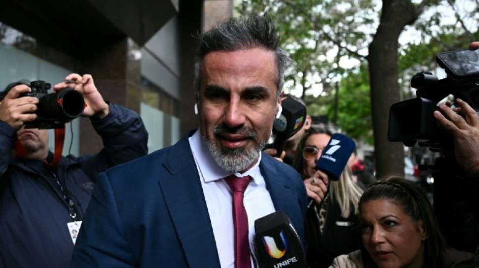 Defensa de m&eacute;dico acusado por muerte de Maradona pide su absoluci&oacute;n tras calificarlo de "chivo expiatorio"