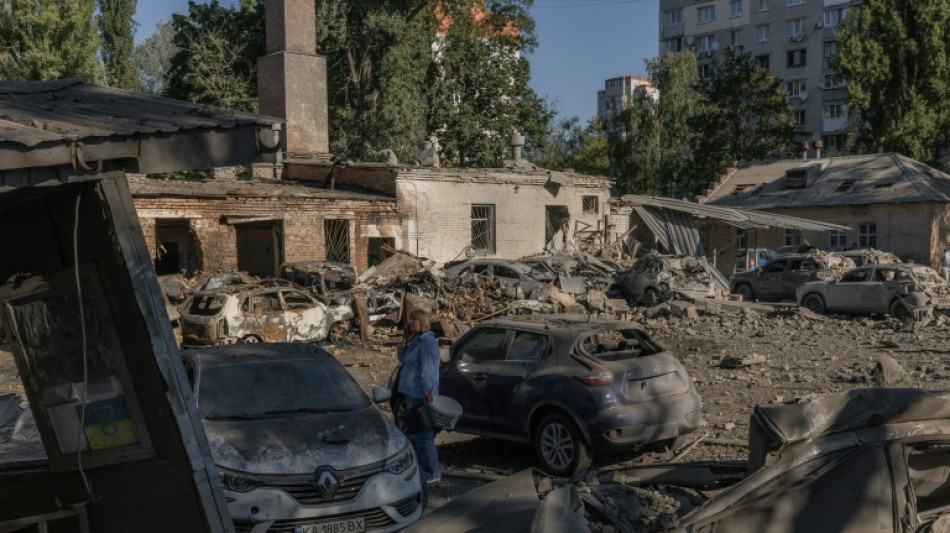 Ukraine : au moins 16 morts dans des frappes russes, Zelensky d&eacute;nonce une "escalade"