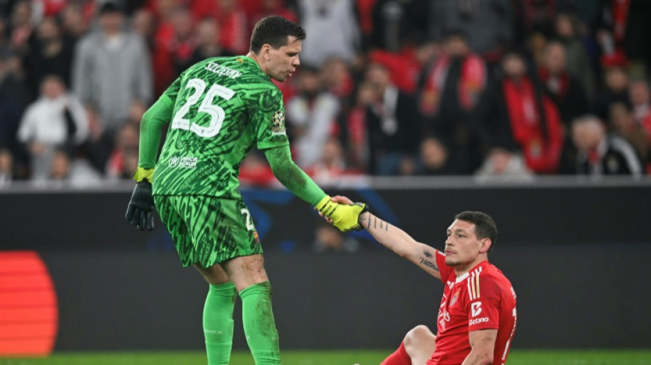 Settled Szczesny paying off Barca bet as Benfica visit