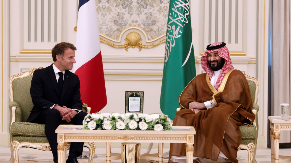 Macron parla con Bin Salman, 'risultati significativi sulle forniture di carburante'