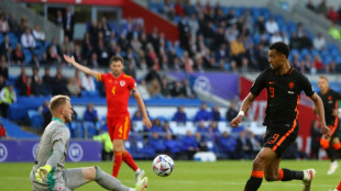 Holanda sigue firme, B&eacute;lgica golea a Polonia y Ucrania y Escocia se consuelan