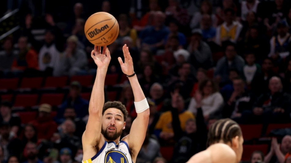 Warriors barrel into NBA playoffs, Lakers in play-in