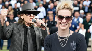 Deine Cousine startet gr&ouml;&szlig;te Tour und offenbart Beziehung zu Udo Lindenberg