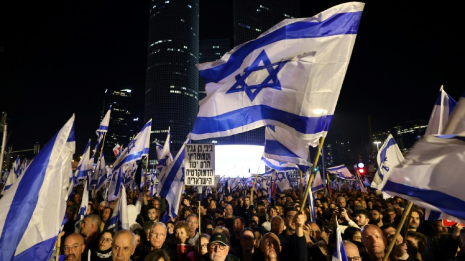 Isra&euml;l: l'ex-Premier ministre se joint a une manifestation contre le gouvernement