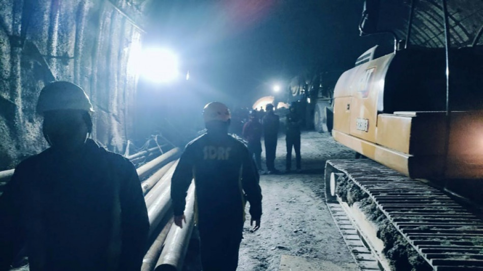 India frena rescate de obreros atrapados en t&uacute;nel por temor de derrumbe