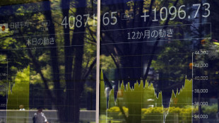 Borsa: Asia debole, giù il franco svizzero per i dazi