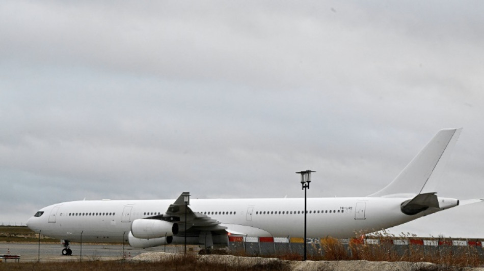 Siguen bloqueados pasajeros indios de vuelo a Nicaragua retenido en Francia por presunto tr&aacute;fico de personas