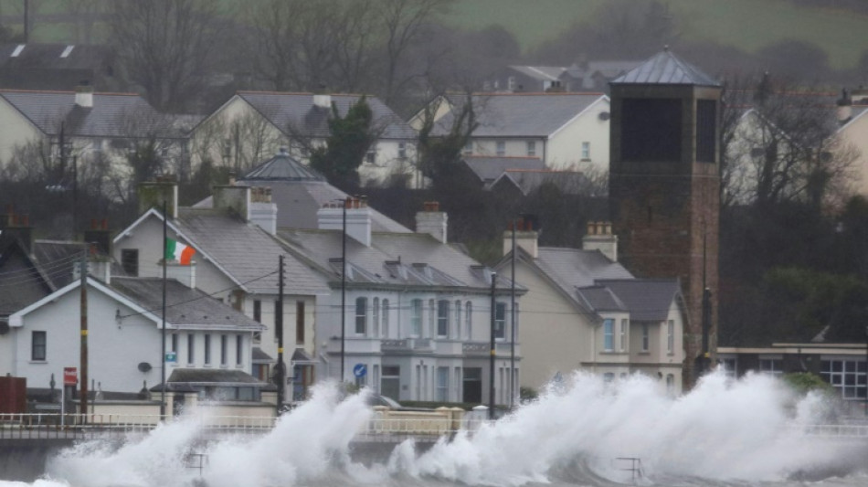 La temp&ecirc;te Eowyn frappe l'Irlande avec des vents records et se dirige vers l'Ecosse