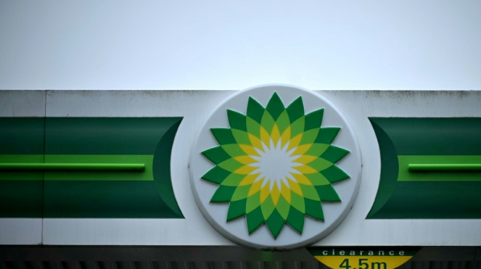 Los beneficios de BP caen un 70% en medio de su cambio de estrategia climática