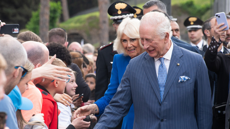 'A riveder le stelle', mostra fotografica omaggio alla visita di Carlo e Camilla