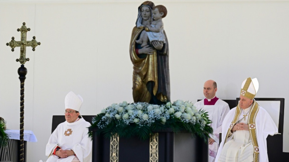 Una comisión del Vaticano rechaza por ahora la ordenación de mujeres diaconisas