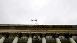 La Bourse de Paris prudente, la dette fran&ccedil;aise sous pression