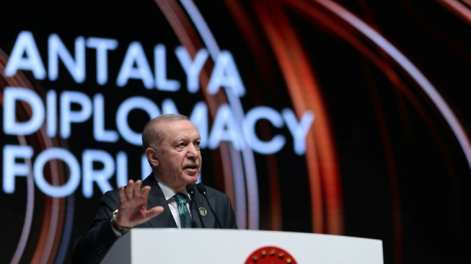 La Turquie esp&egrave;re "r&eacute;duire les tensions" au Moyen-Orient lors d'un forum