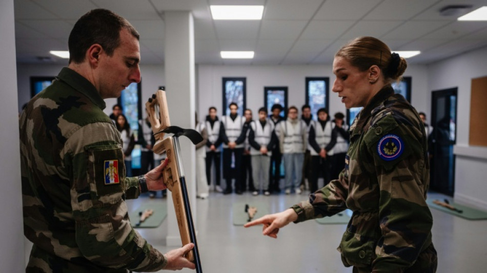 Frankreichs Präsident Macron stellt Plan für freiwilligen Wehrdienst vor