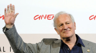 Diretor de cinema brit&acirc;nico John Irvin morre aos 86 anos
