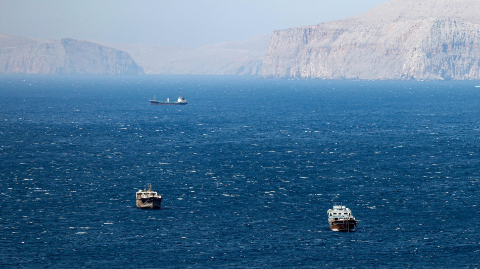 Iran ribadisce, lo stretto di Hormuz rester&agrave; chiuso ai 'nemici'